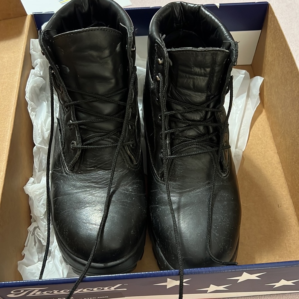 Gently worn men’s size 11M Thorogood boots.
